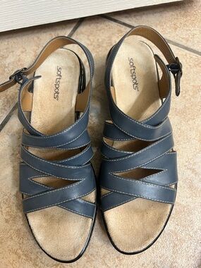 New Softspots light Navy Leather Strappy Slingback buckle closure Sandals size 9